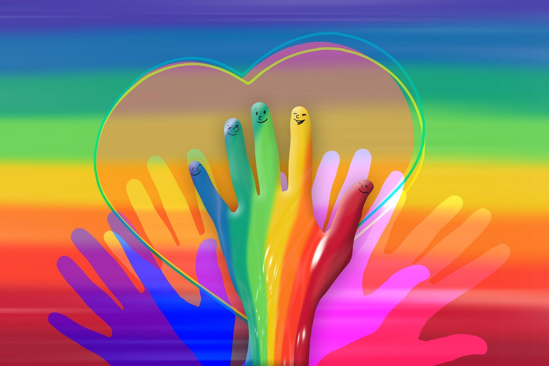 Hände in Regenbogenfarben mit einem Herz