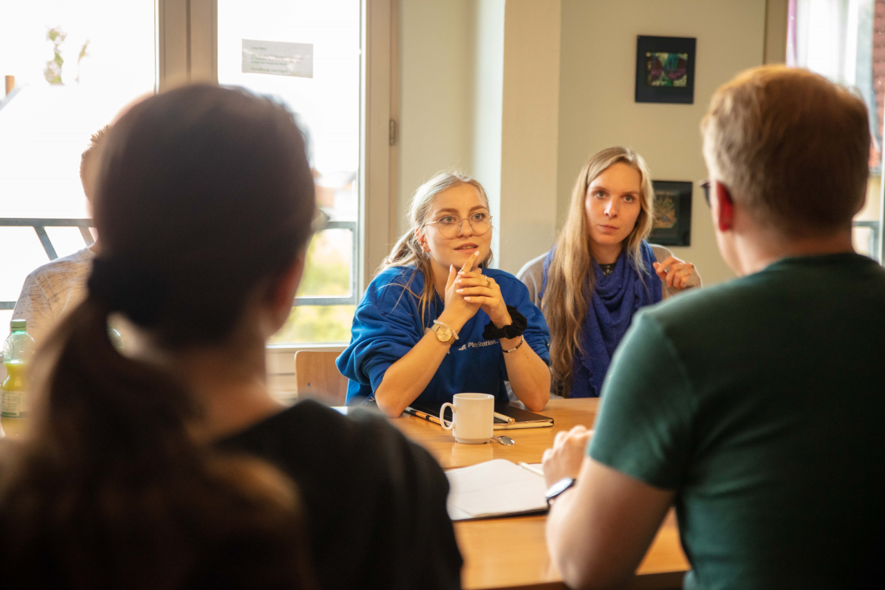 Junge Menschen engagieren sich in Projekten des WWF Deutschland