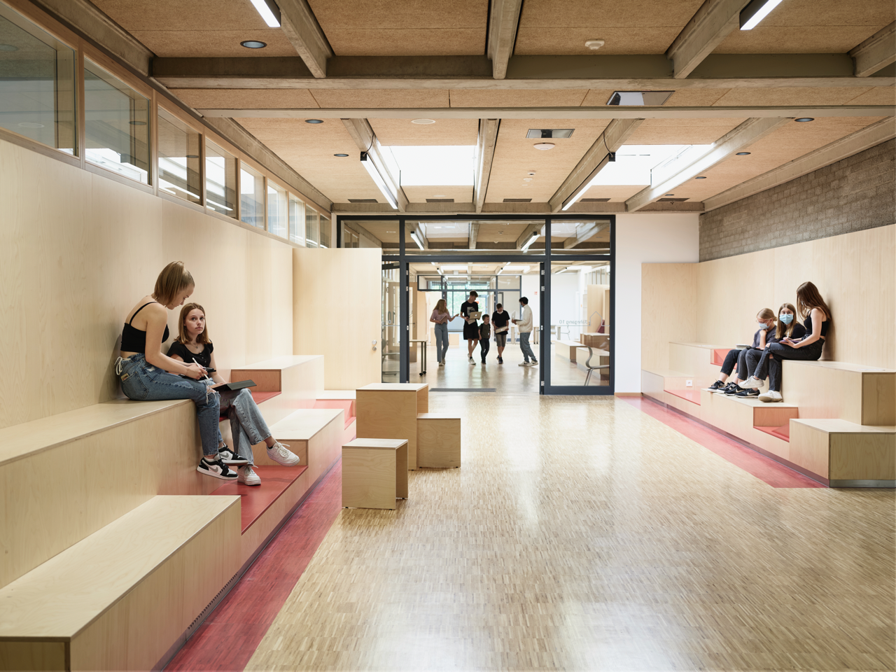 Flur als Austauschplatz: Kooperative Gesamtschule Leeste.