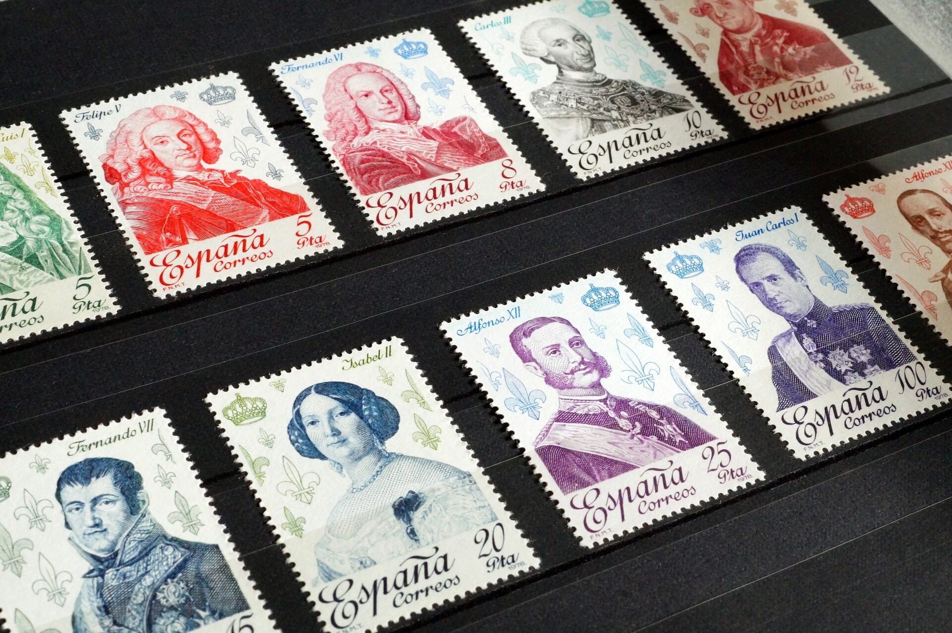 aufgereihte Briefmarken
