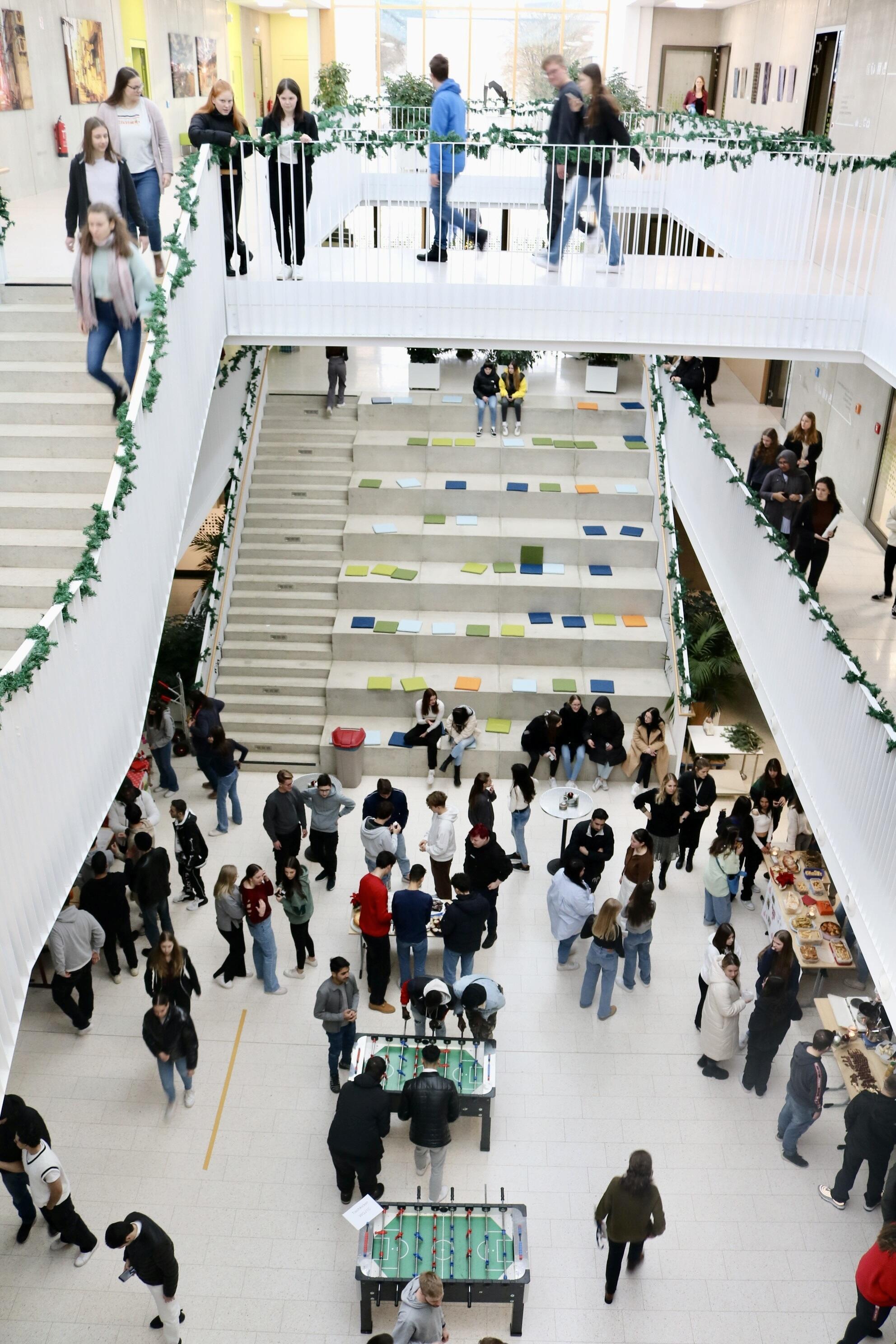 Flurbereiche als Begegnungsstätte in der Albert-Schäffle-Schule, Nürtingen.