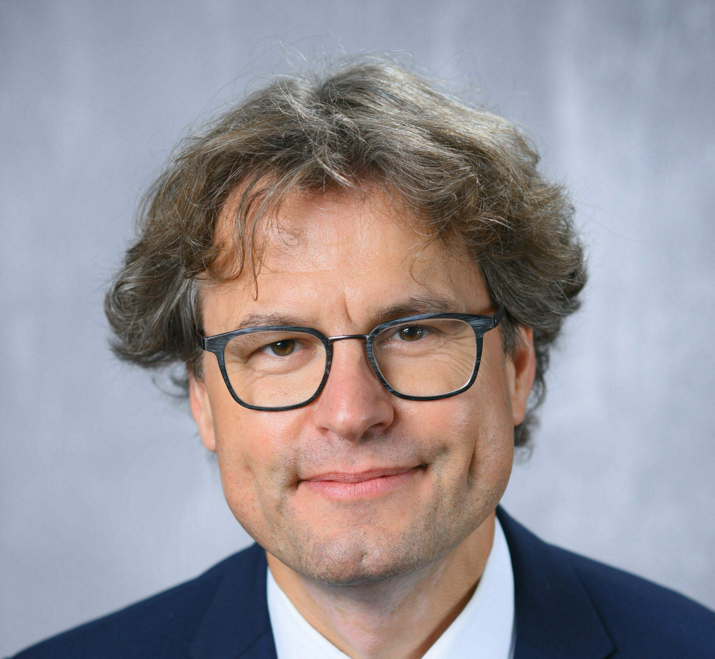 Abbildung von Stefan Weih, Schulleiter des Sächsischen Landesgymnasiums Sankt Afra zu Meißen.