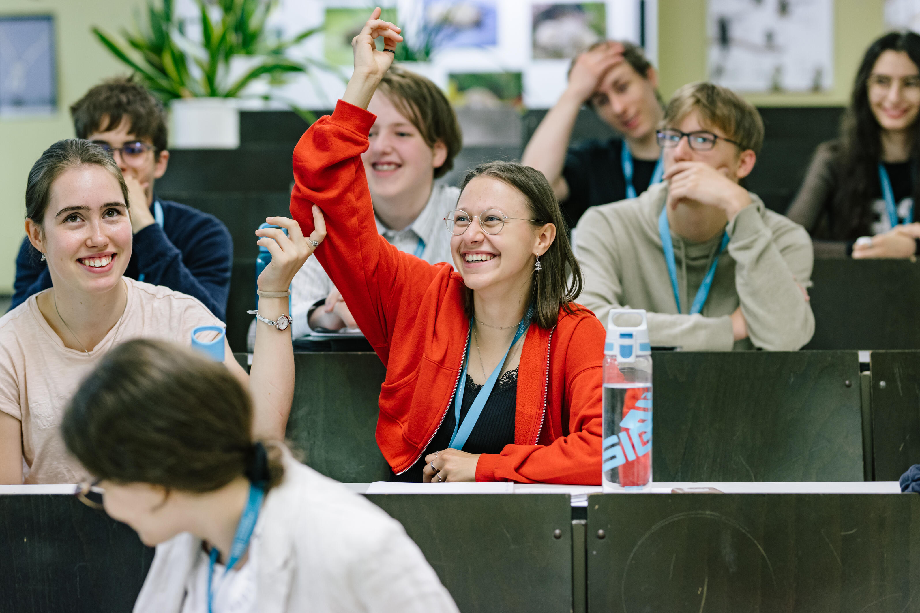 Schülerinnen und Schüler im Hörsaal