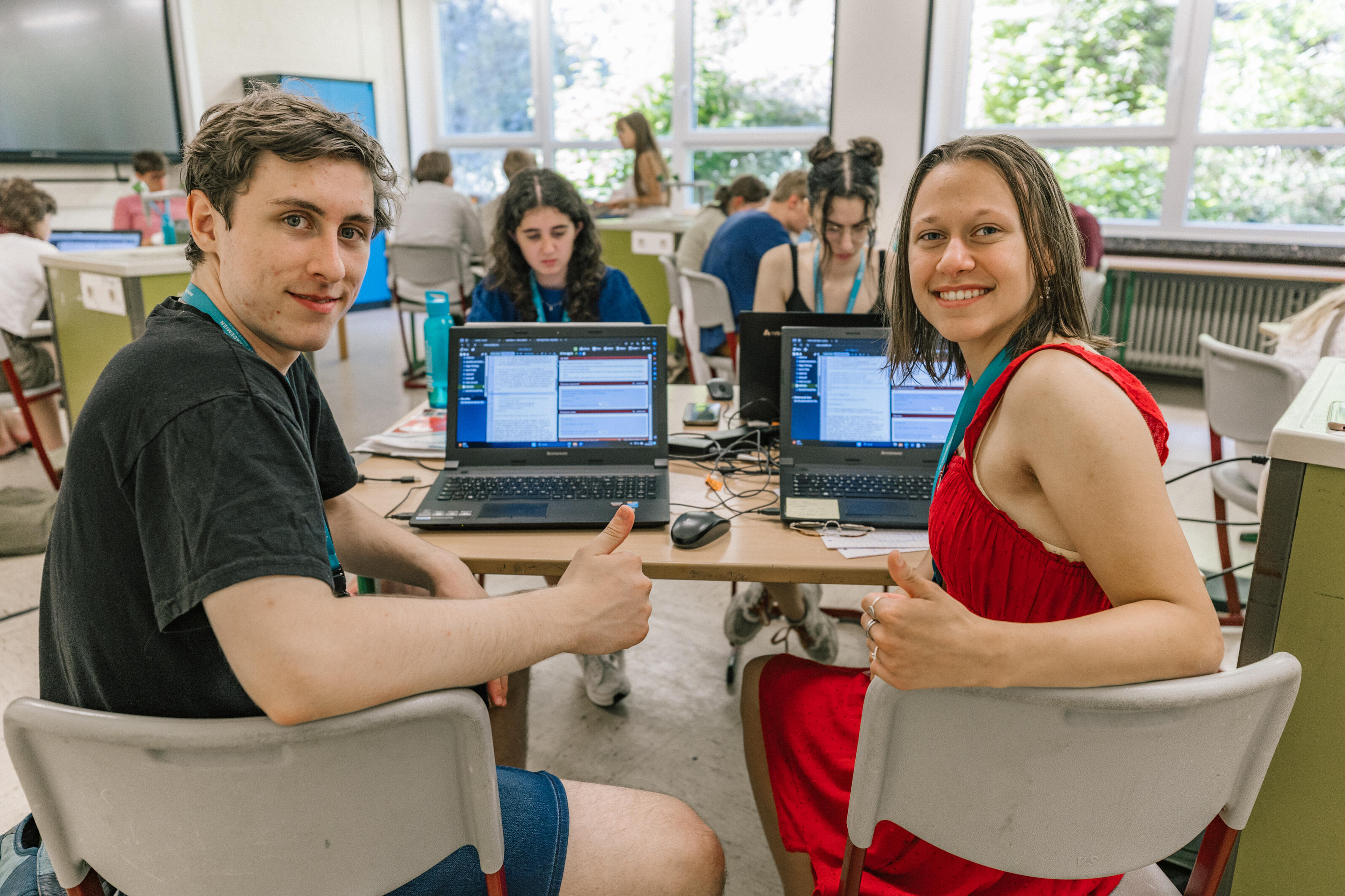 Schülerinnen und Schüler im Unterricht.