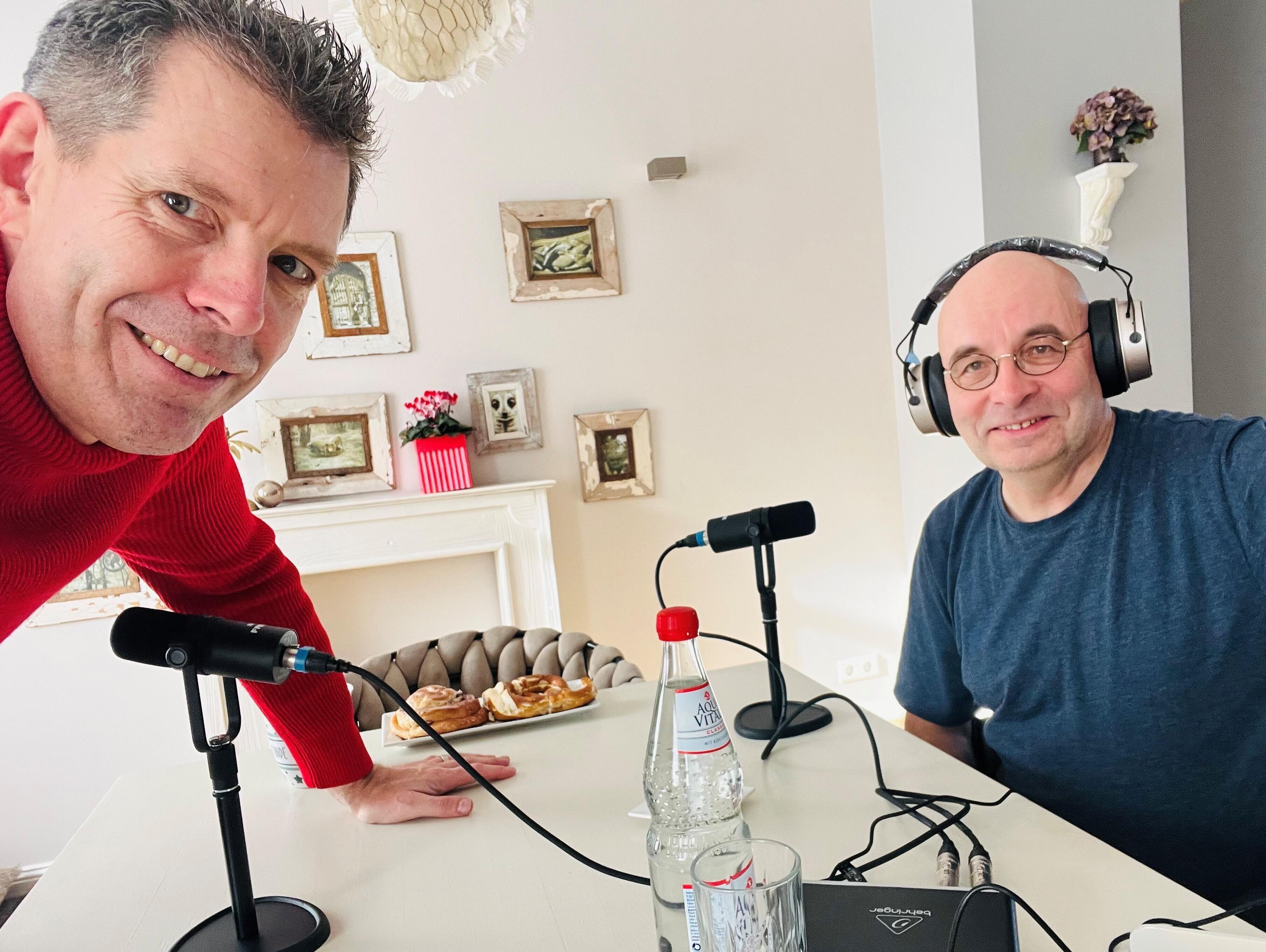 Foto Podcast-Aufnahme Leonard Sommer und Armin Himmelrath