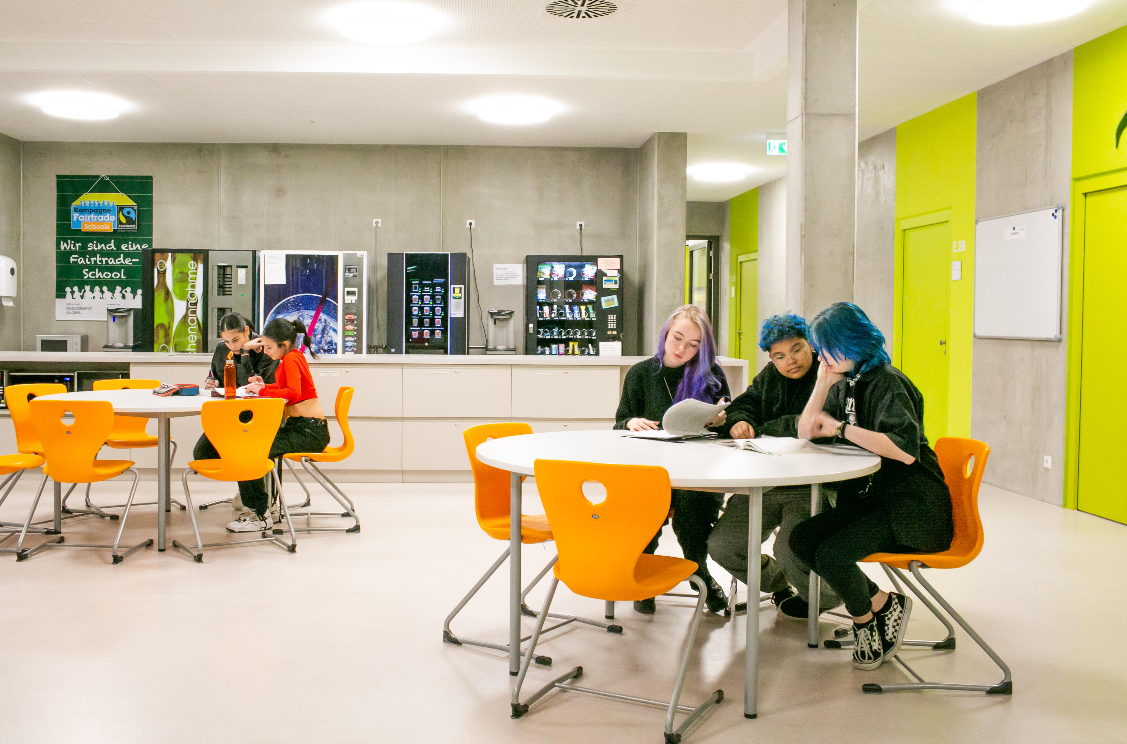Cafeteria in der Albert-Schäffle-Schule, Nürtingen.