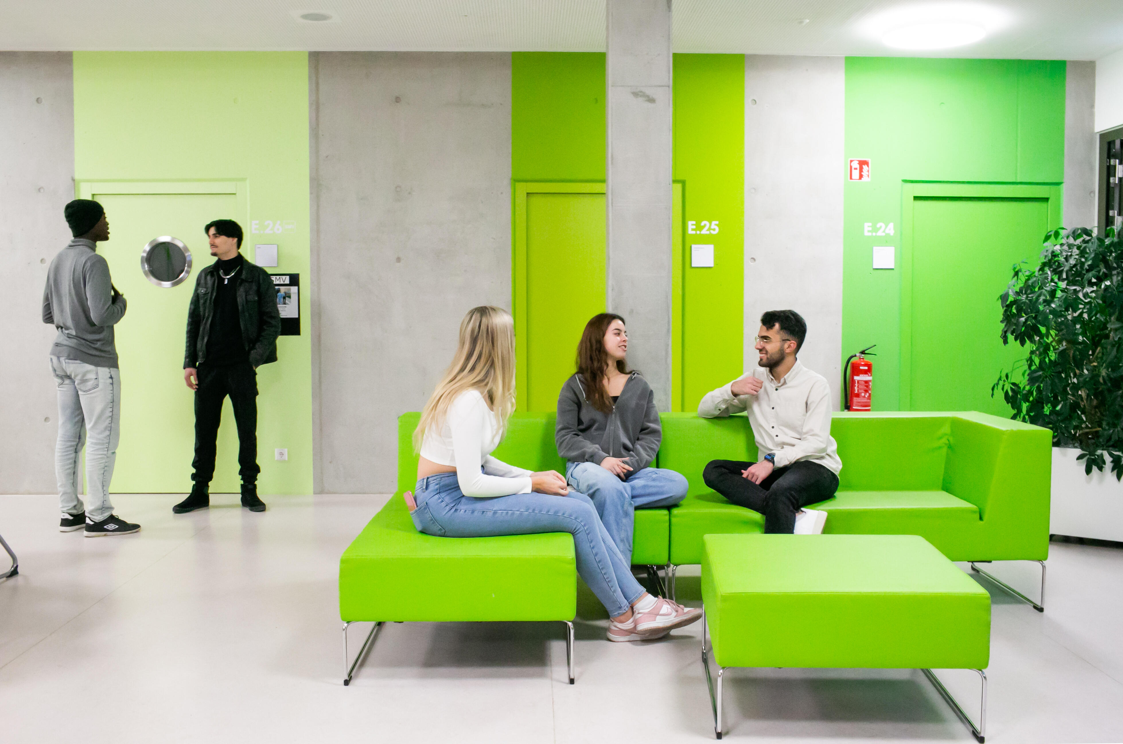 Sitzinseln in der Albert-Schäffle-Schule, Nürtingen