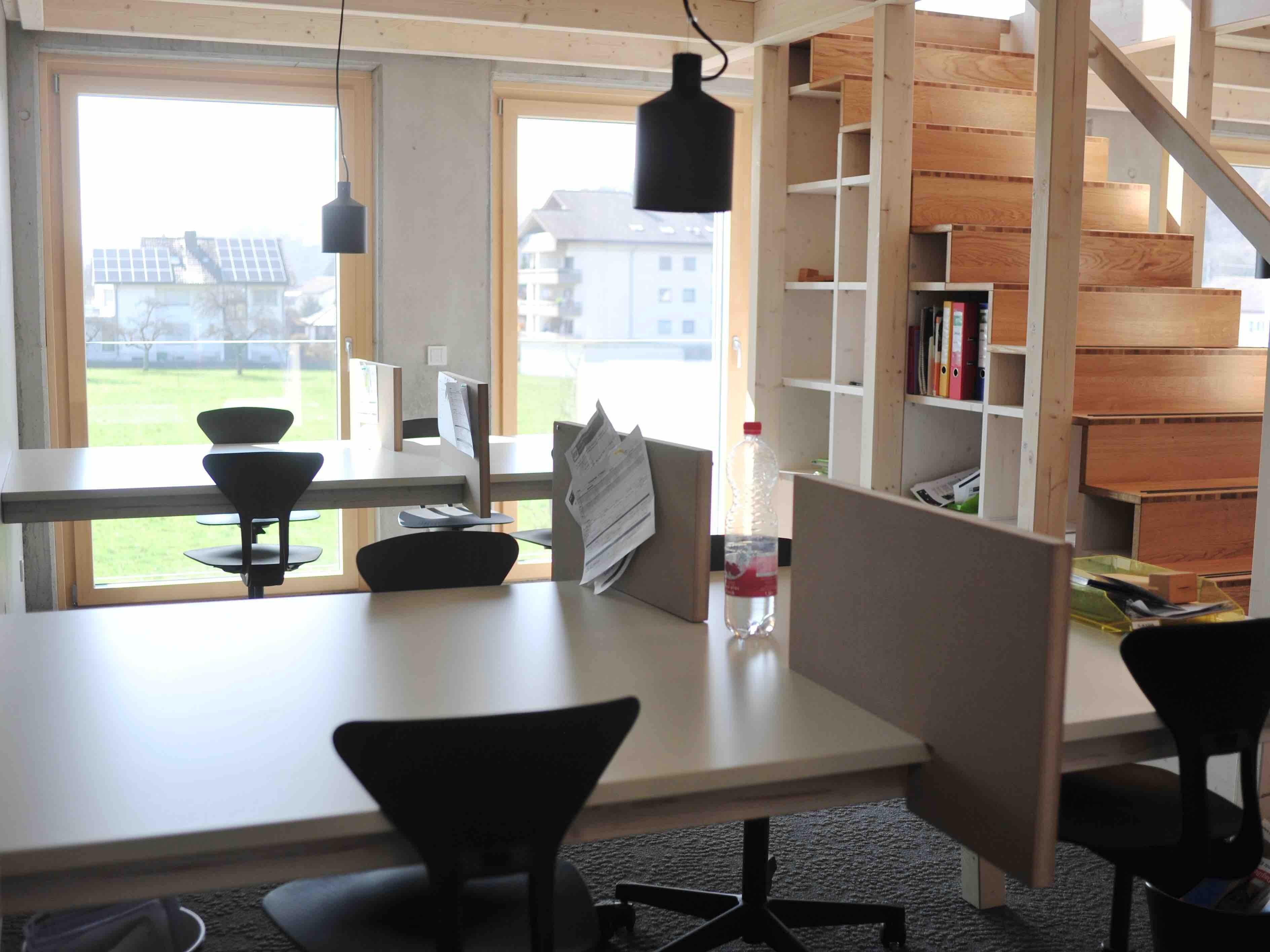 Lernatelier mit Arbeitplätzen im weißen Haus der Alemannenschule Wutöschingen
