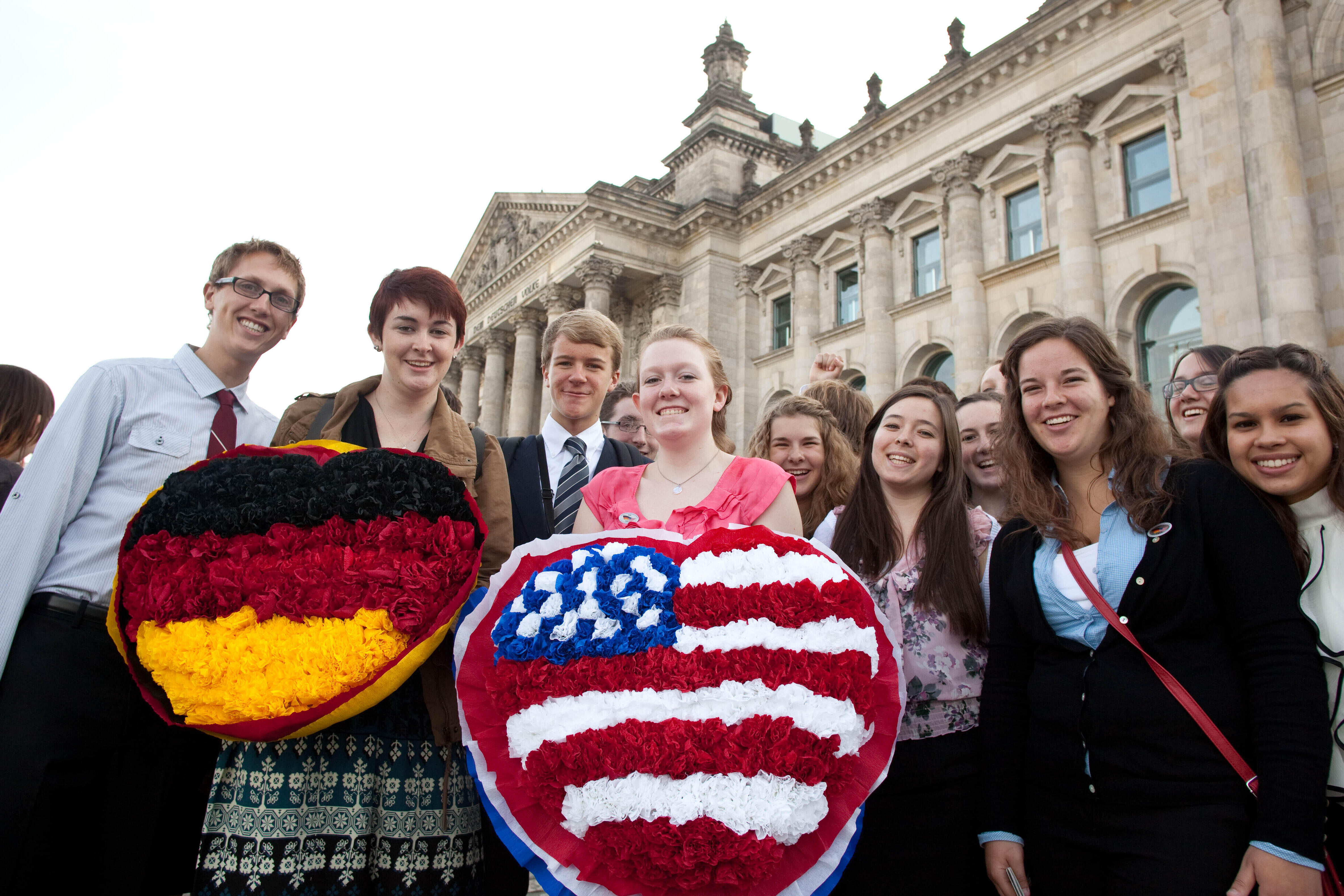 Berlin-Tag der PPP-Stipendiaten am Freitag, 15. Juni 2012, kamen 328 junge Amerikaner des Parlamentarischen Patenschaftsprogramms zusammen
Parlamentarisches Patenschafts-Programm
Ort: Reichstagsgebäude, Westportal, Berlin / Deutschland