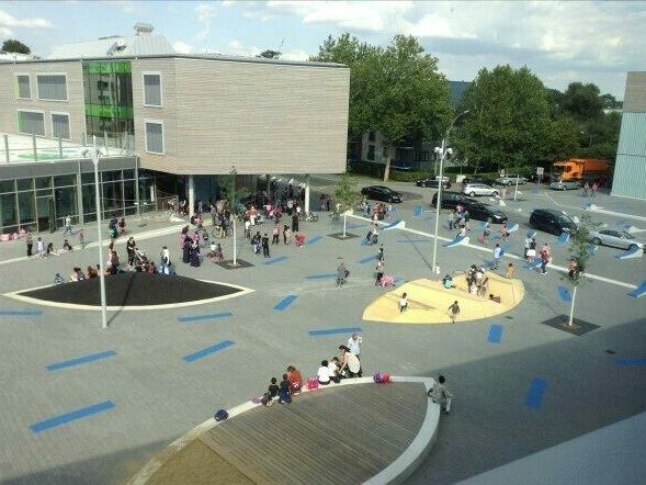 Schulhof des Bildungszentrums Tor zur Welt