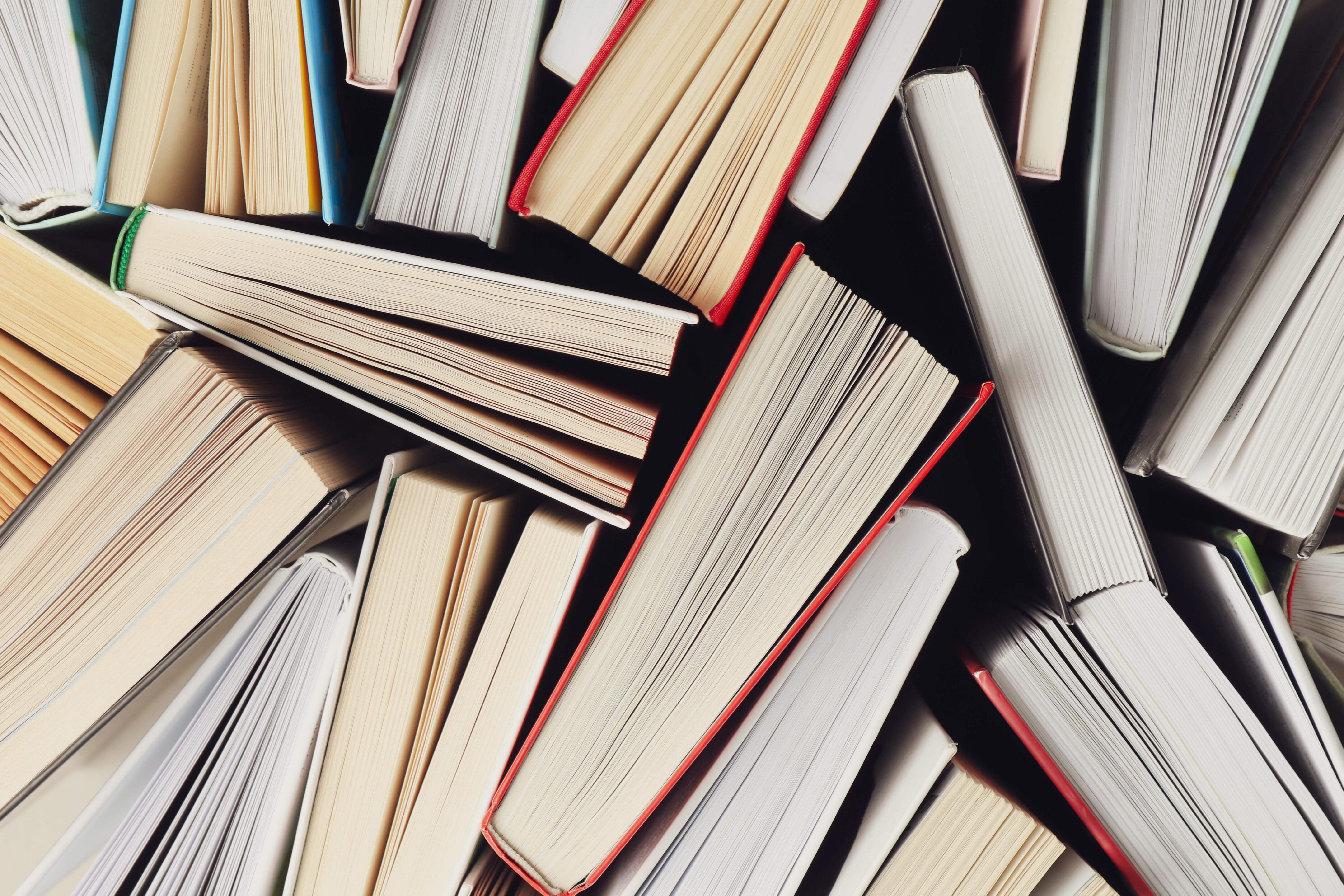 Bücher von oben fotografiert