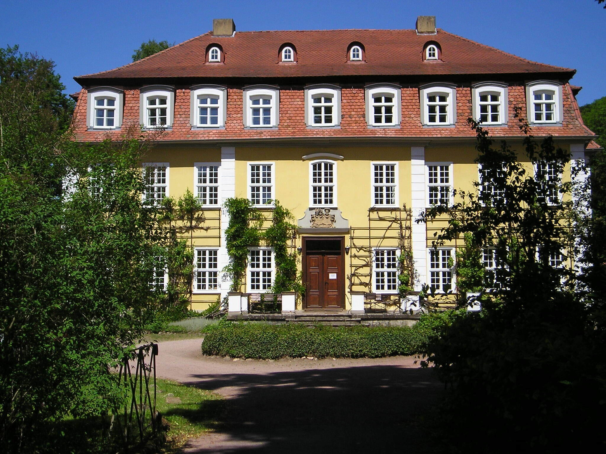 Das Herrenhaus im Trottenpark - Elternhaus des Widerstandskämpfers Adam von Trott zu Solz