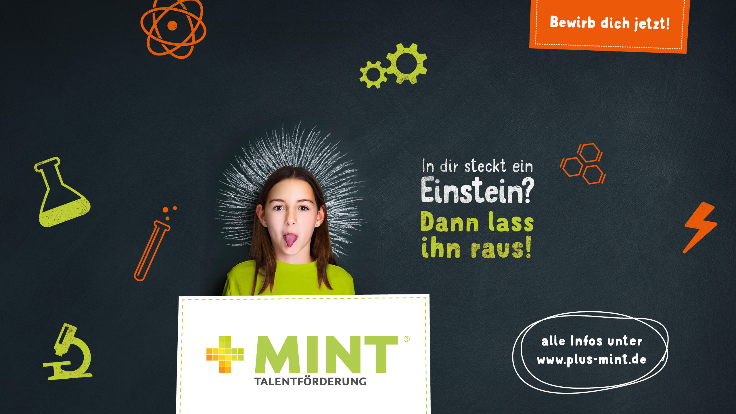 Mädchen als Einstein dargestellt. MINT Symbole auf schwarzem Hintergund drumherum.