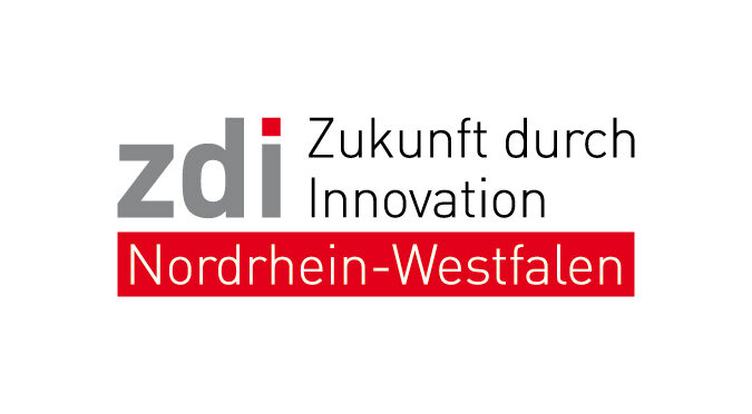 Das Bild zeigt das Logo: zdi (in grau) Zukunft durch Innovation (in schwarz) Nordrhein-Westfalen (weiß auf rot in einem Balken darunter).