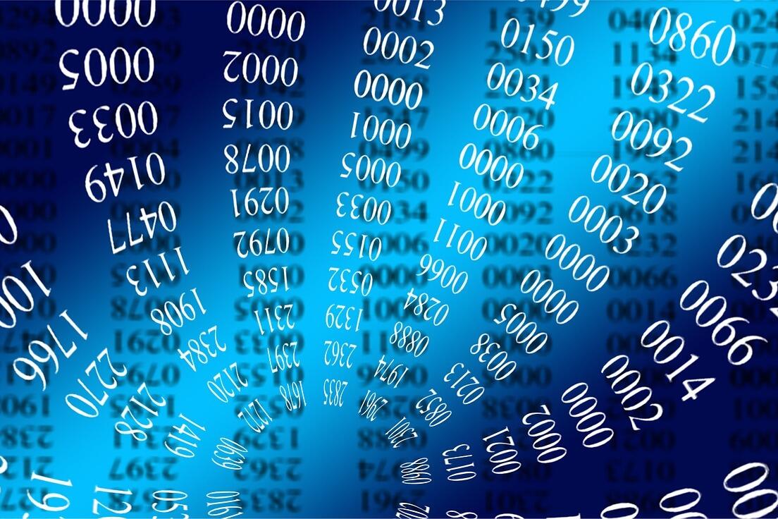 Mathematische Zahlen und Formeln auf blauem Hintergrund