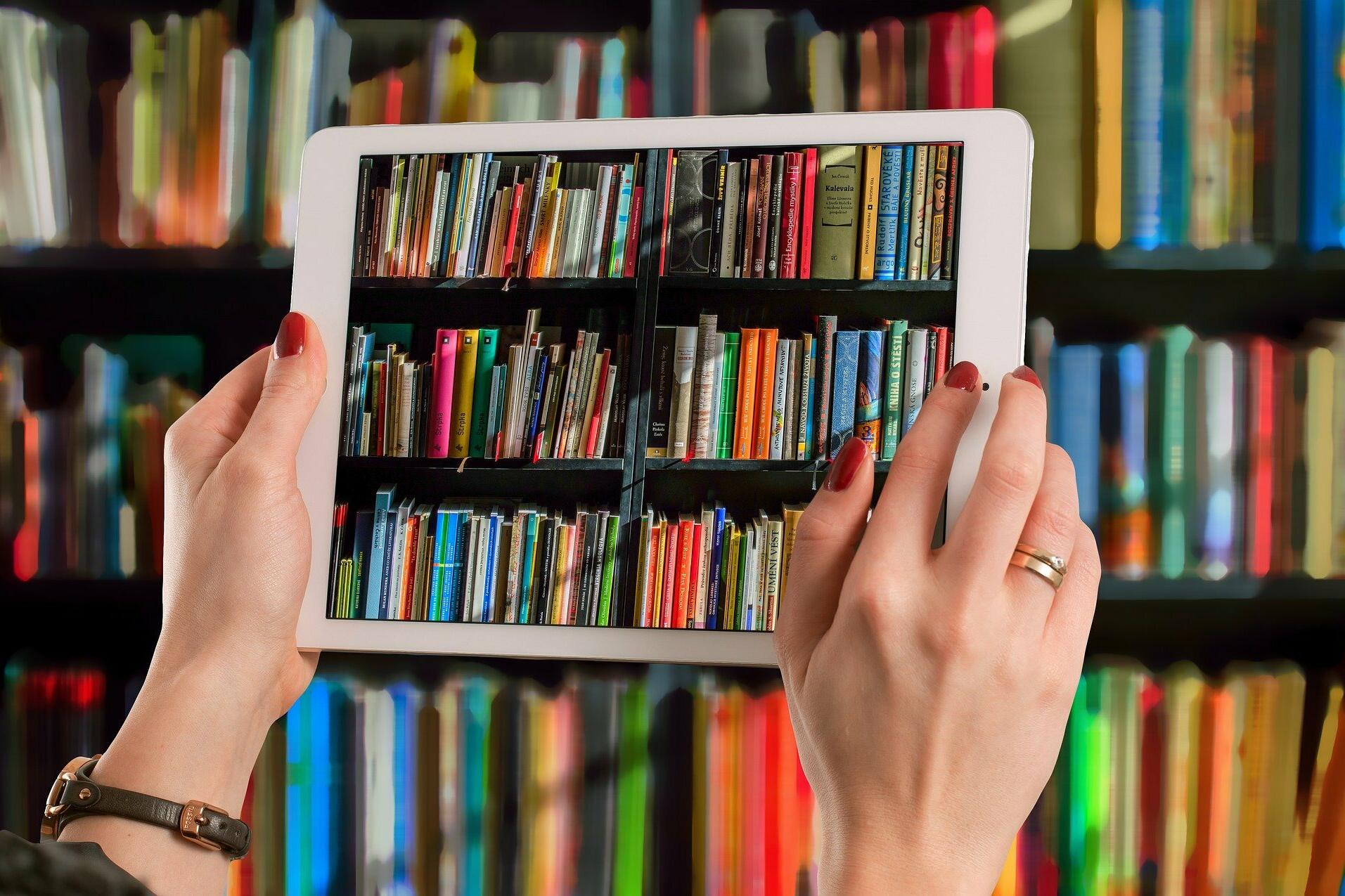 Bild von Büchern mit Ipad