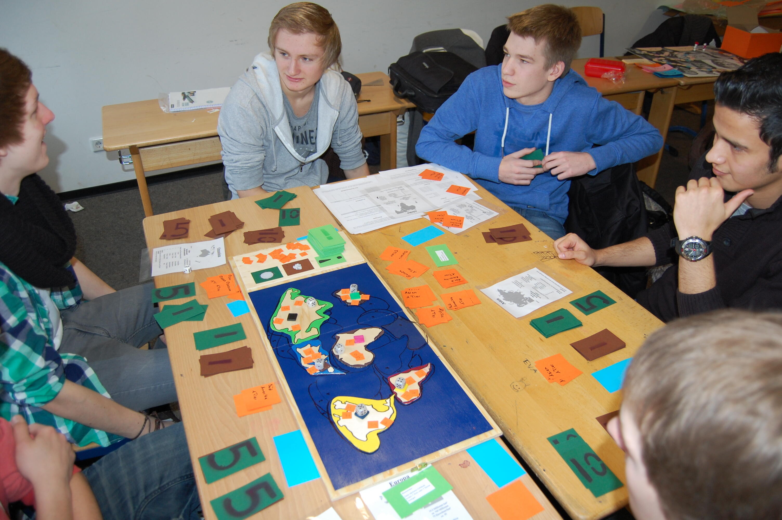 Kompaktwoche »Was können wir wissen?« - Wissenschaftliche Theorien in Brettspiele umgesetzt, Bildquelle: © Peter-Ustinov-Schule, Eckernförde