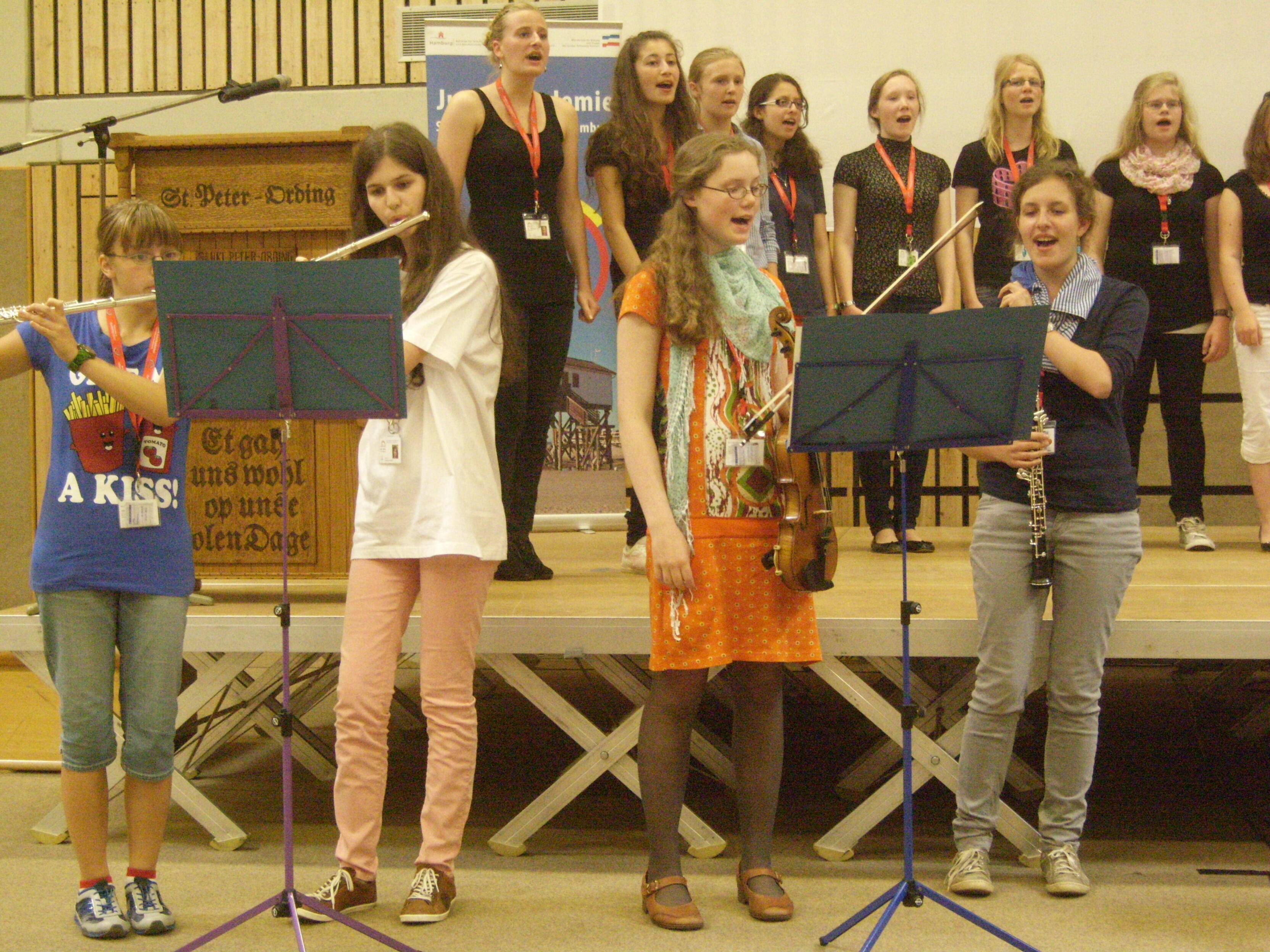 Chor bei der Abschlusspräsentation © JuniorAkademie St. Peter-Ording